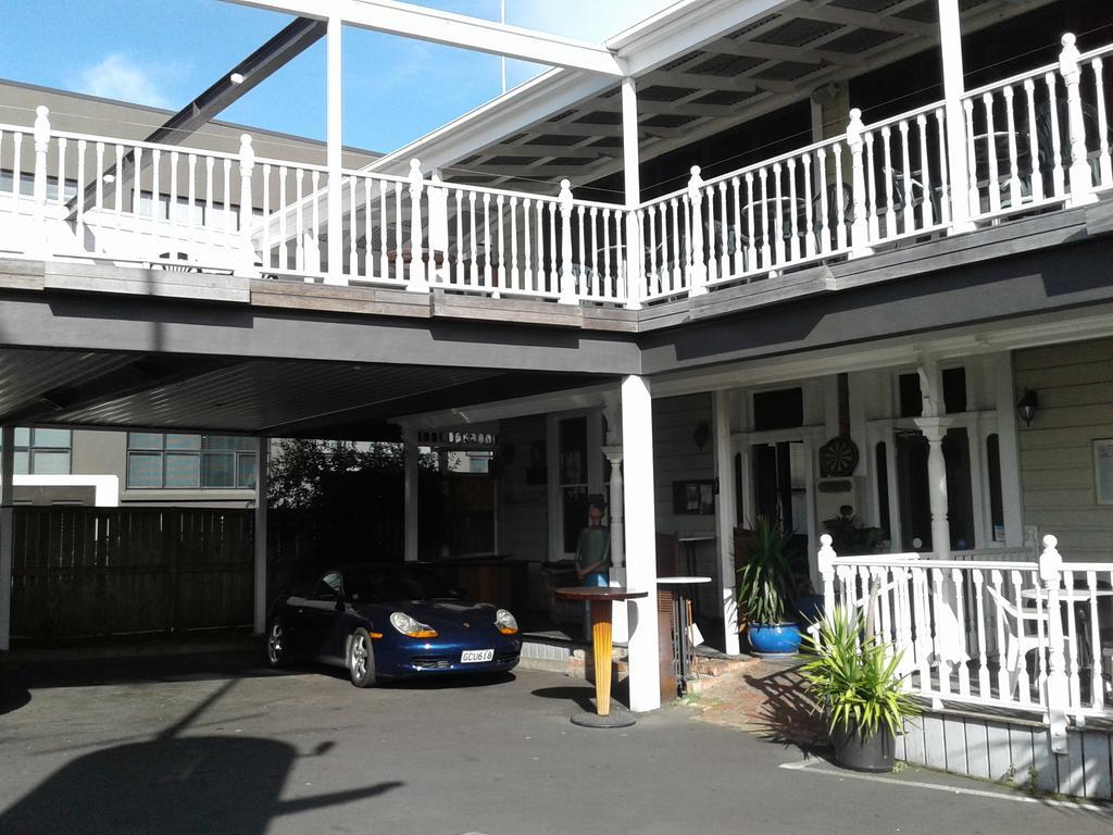 Shooters Saloon Hotel & Cabins Auckland Exterior photo