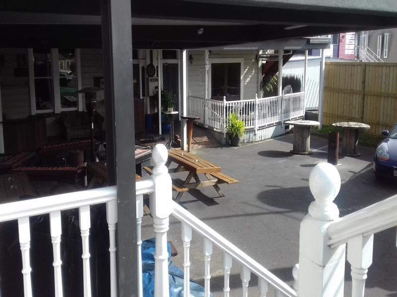 Shooters Saloon Hotel & Cabins Auckland Exterior photo