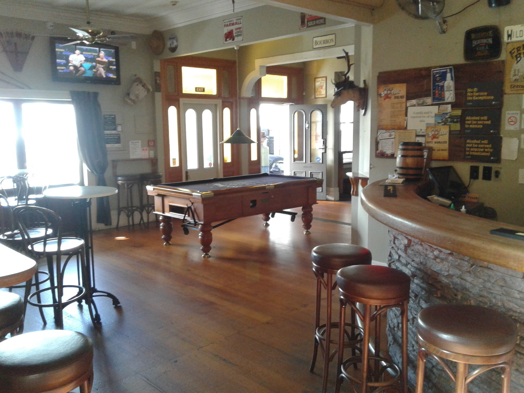Shooters Saloon Hotel & Cabins Auckland Exterior photo